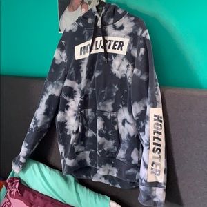 Hollister sweatshirt. looks brand new.